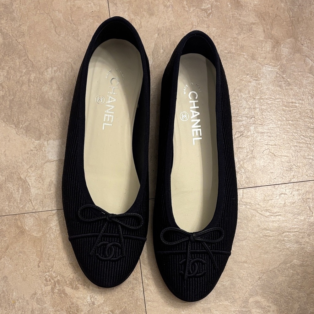 CHANEL Navy Ribbed Knit Bow Ballet Flats